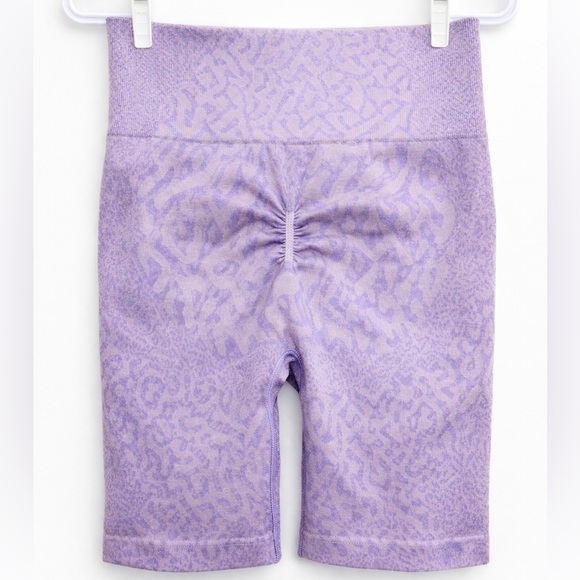 Gymshark Purple Seamless High Waisted Scrunch Shorts - Picture 2 of 6